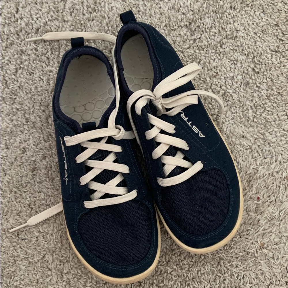 Astral Loyak Womens 8 Navy Barefoot Minimalist Water Shoes Lightweight Travel